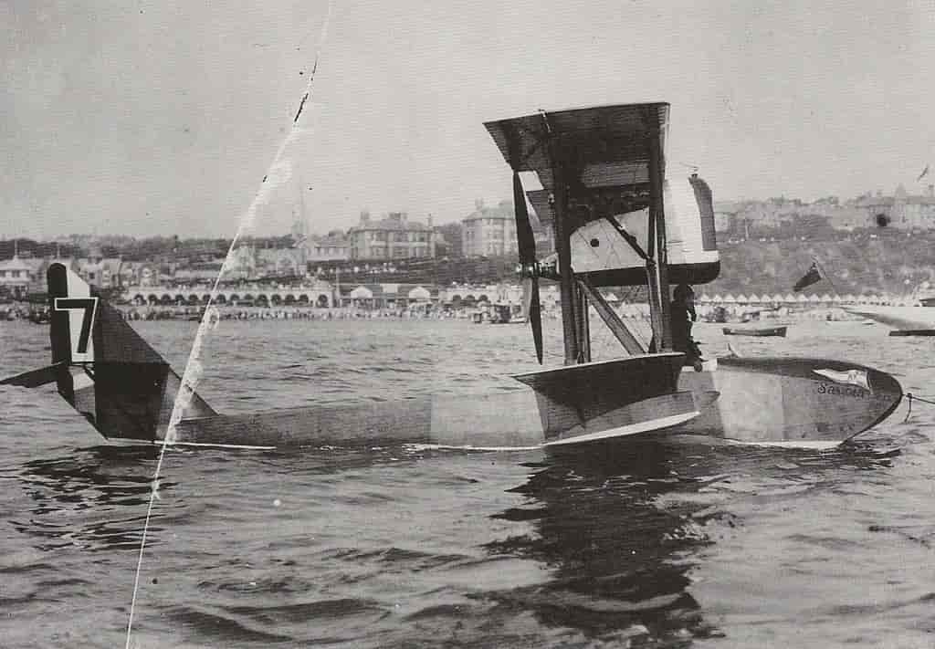 Несостоявшийся победитель первого послевоенного Кубка Шнейдера 1919 г. сержант Гвидо Джанелло в кабине своей летающей лодки Савойя S.13